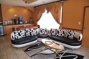 Lobby lounge - Coach Light Inn Brenham (Brenham)