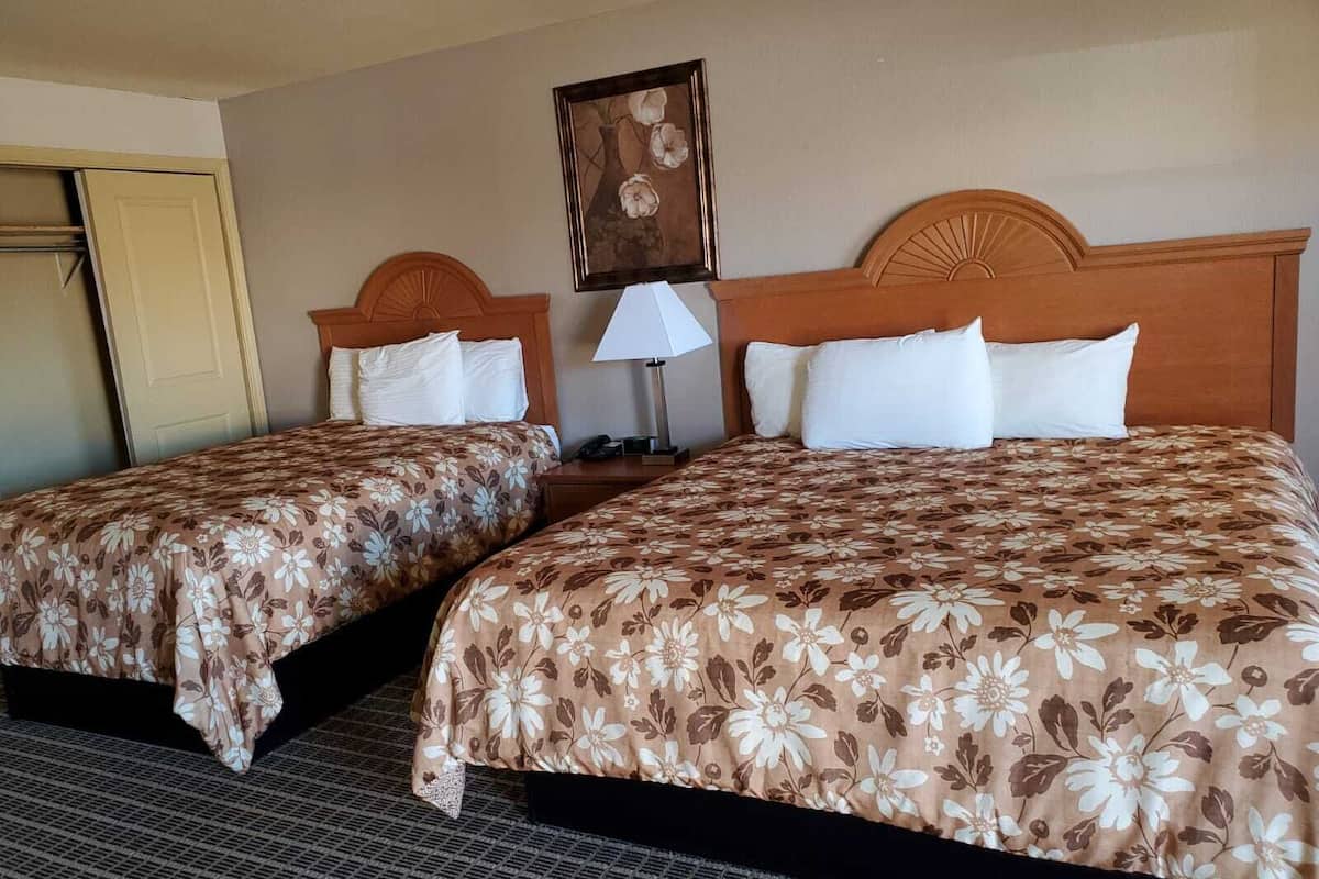 1 King, 1 Full, Kitchenette, Non Smoking | Egyptian cotton sheets, premium bedding, down comforters, pillowtop beds