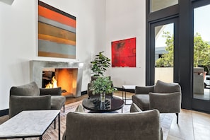 Lobby sitting area - Hotel Casa 425 + Lounge (Claremont)