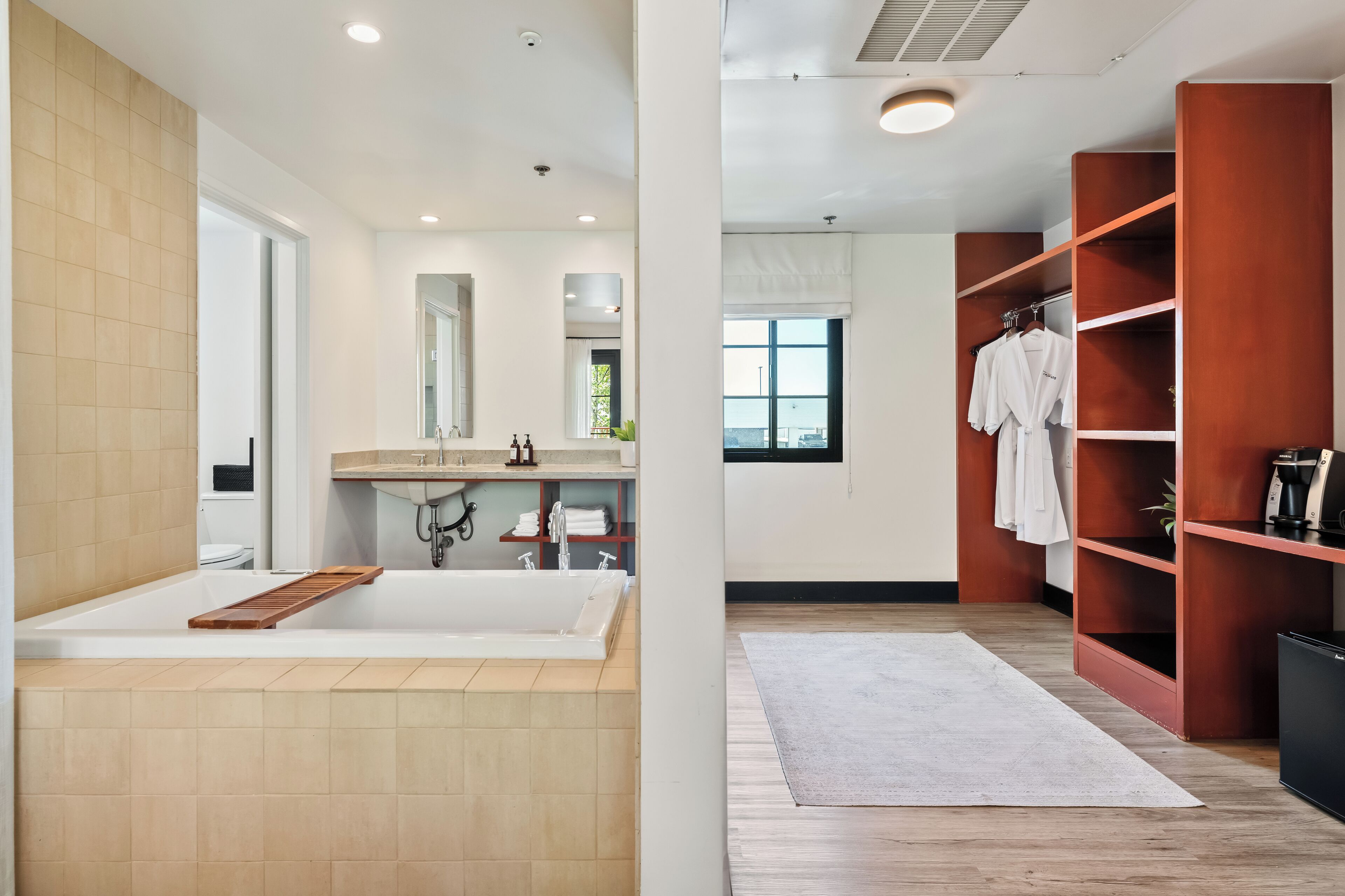 superior room | jetted bathtub