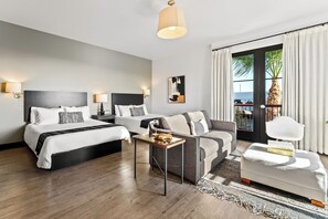 Habitación doble Premier | Ropa de cama de alta calidad, escritorio y cortinas blackout