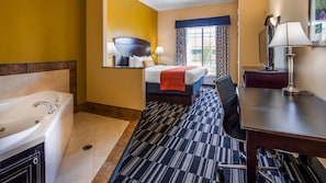 Literie de qualité, lit avec matelas à plateau-coussin, bureau