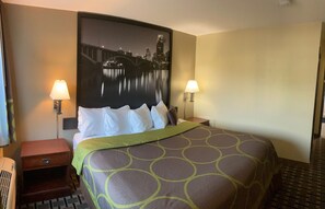 Individually furnished, desk, laptop workspace, blackout curtains - Super 8 by Wyndham Chisago City (Chisago City)