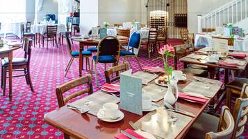 Breakfast, lunch, dinner served; British cuisine