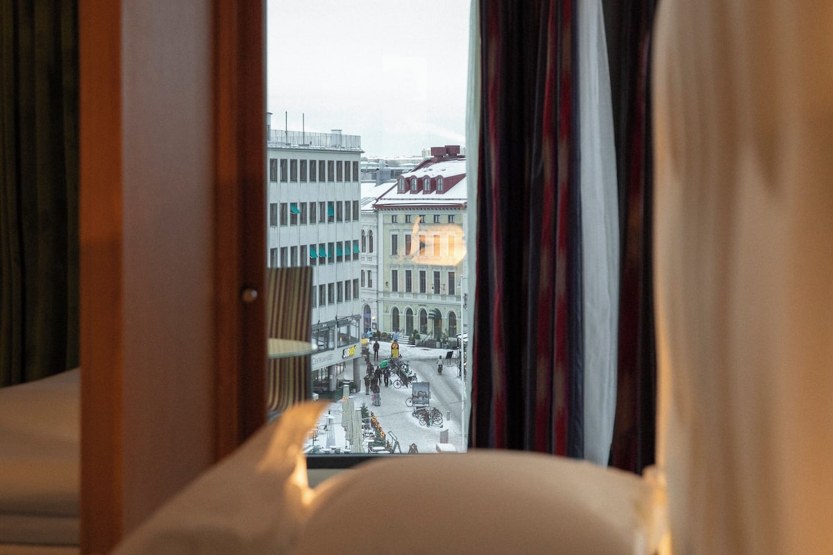suite kungstorget | egyptian cotton sheets, premium bedding, minibar, in-room safe
