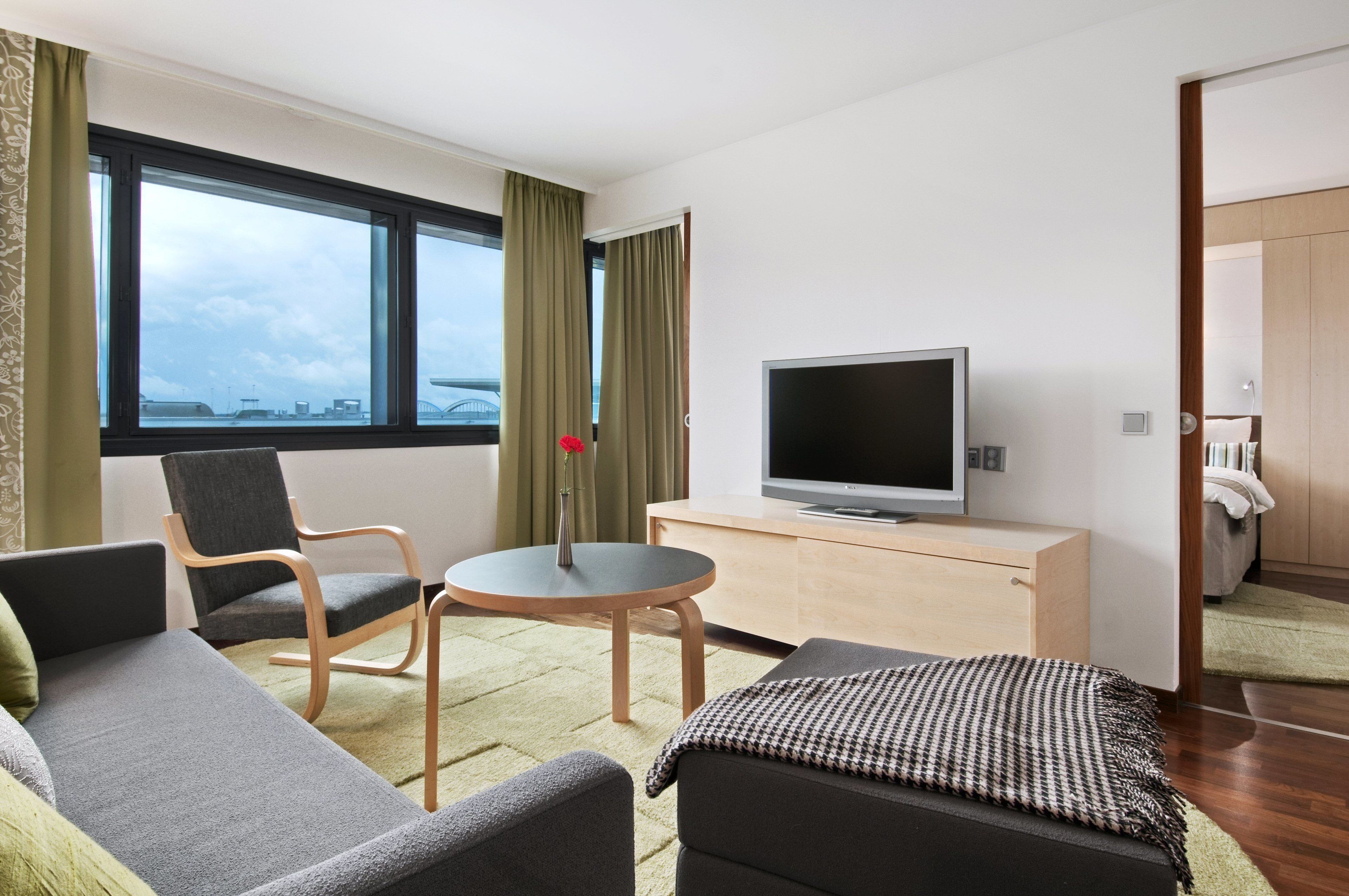 junior suite, 1 king bed | premium bedding, minibar, in-room safe, soundproofing
