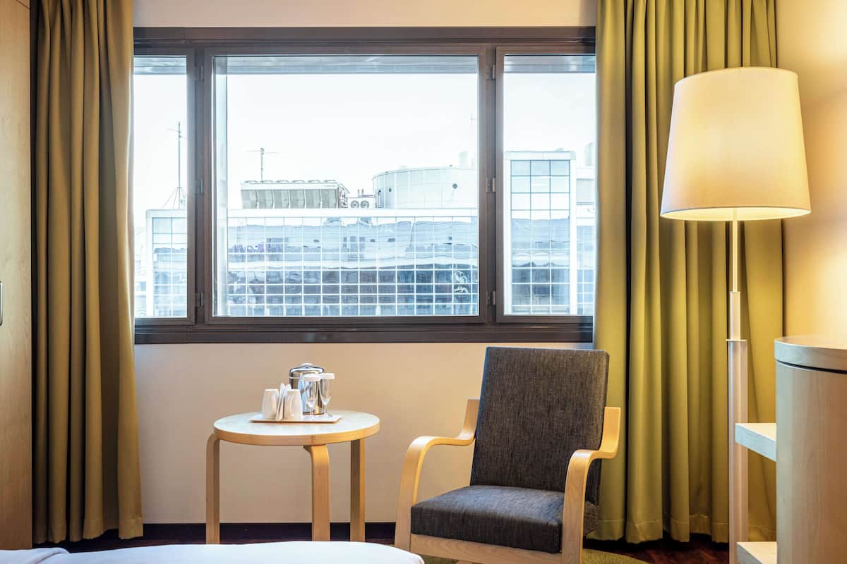 room, 1 king bed | premium bedding, minibar, in-room safe, soundproofing