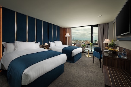 Executive Twin Room, Club Lounge Access T | Hypo-allergenic bedding, in-room safe, desk, blackout drapes. The Savoy Hotel