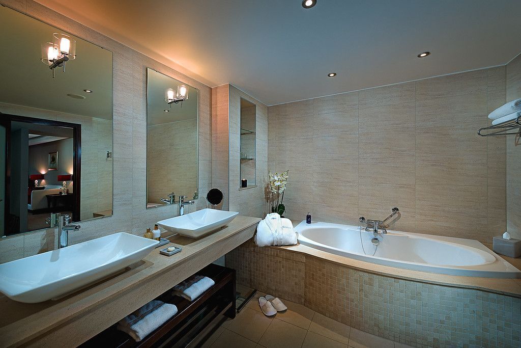 junior suite | hypo-allergenic bedding, minibar, in-room safe, desk