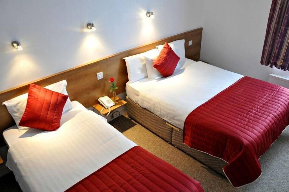 Iron/ironing board, cots/infant beds