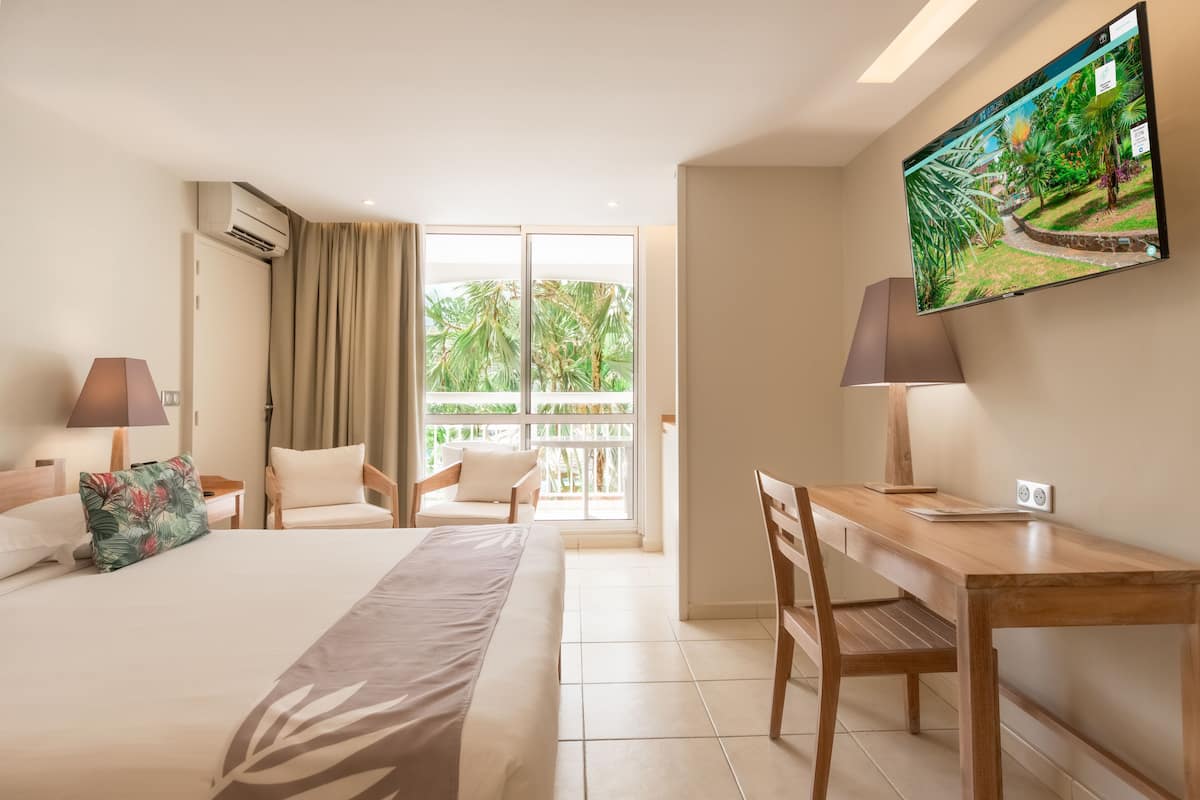 comfort room, garden view | premium bedding, in-room safe, laptop workspace, blackout curtains