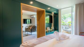 Premium suite, niet-roken | Luxe beddengoed, een kluis op de kamer, een laptopwerkplek