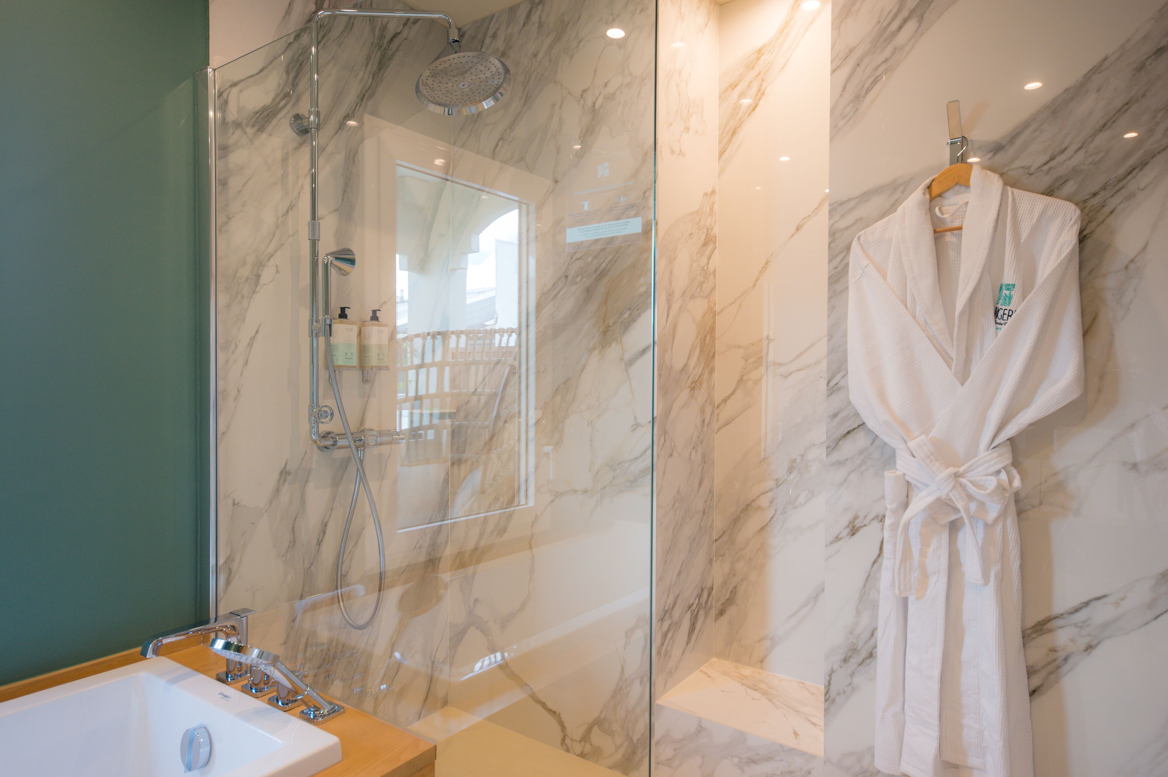 premium suite, non smoking | bathroom | shower, rainfall showerhead, free toiletries, hair dryer