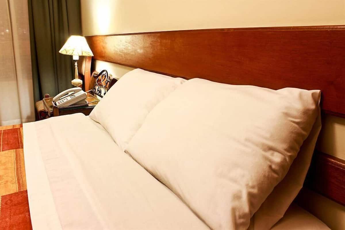 Pillowtop beds, minibar, in-room safe, soundproofing