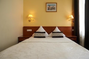 Egyptian cotton sheets, premium bedding, Select Comfort beds, minibar - Hotel Andel (Prague)