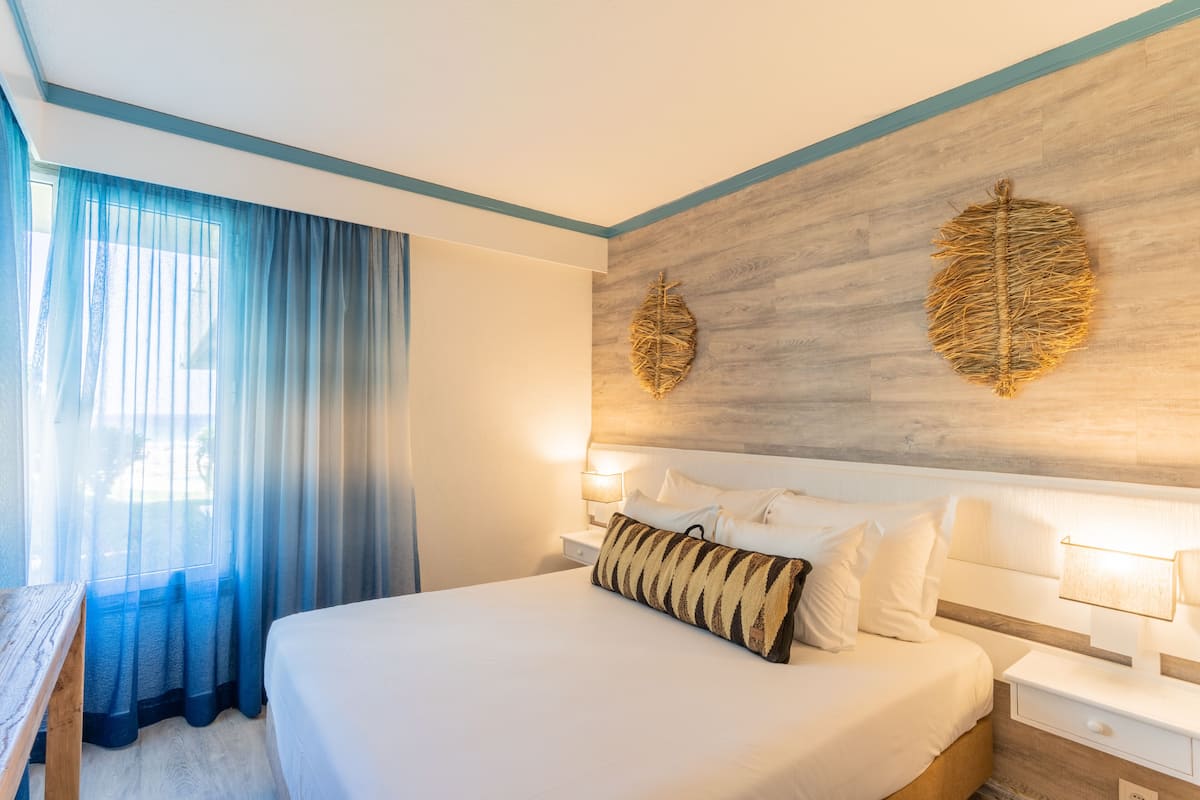 1 bedroom, minibar, free cots/infant beds, rollaway beds