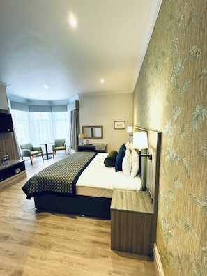 Deluxe Suite | Premium bedding, desk, laptop workspace, iron/ironing board - Hotel Coco  (Felixstowe)