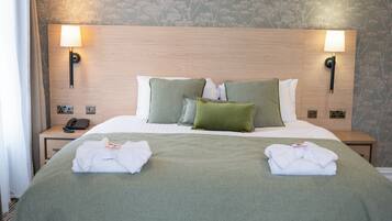 Standard-Doppelzimmer | Hochwertige Bettwaren, Schreibtisch, laptopgeeigneter Arbeitsplatz