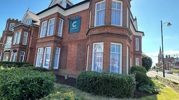 Fachada de la propiedad