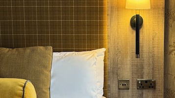 Chambre Double Sénior, accessible aux personnes à mobilité réduite | Literie de qualité supérieure, bureau