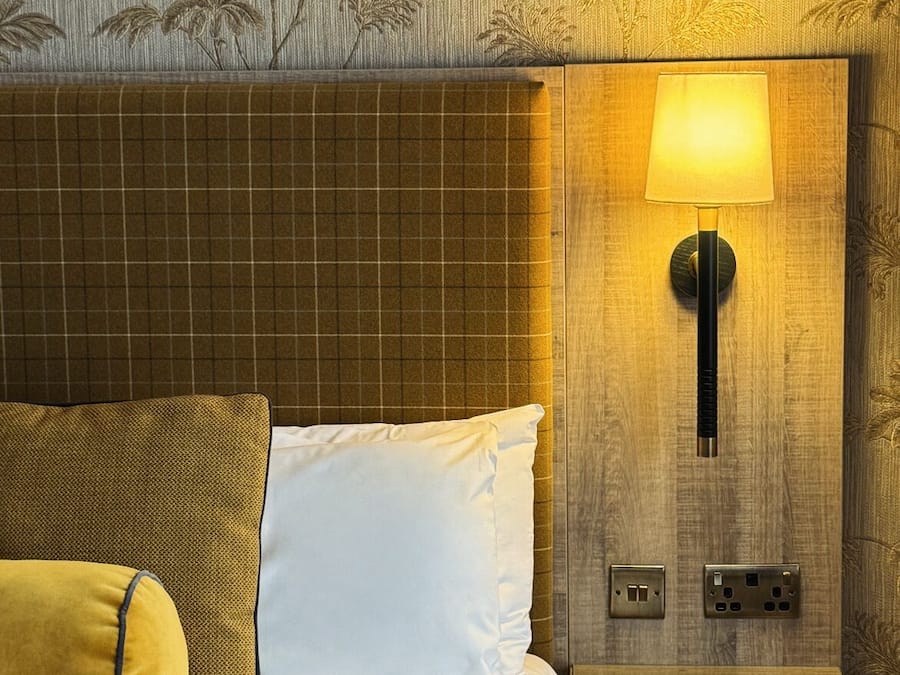 Doppia Senior, accessibile ai disabili | Biancheria da letto di alta qualità, una scrivania, postazione laptop