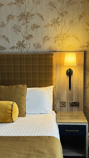 Ropa de cama de alta calidad y escritorio 