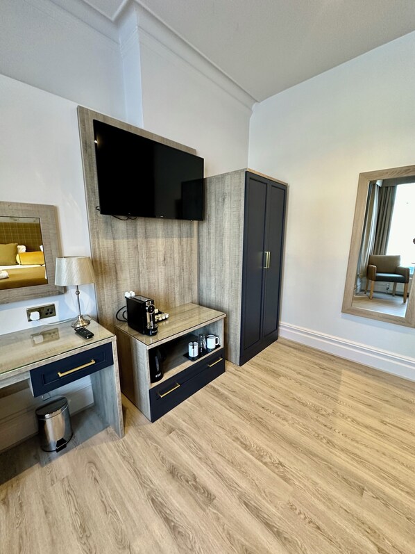 Ropa de cama de alta calidad y escritorio 