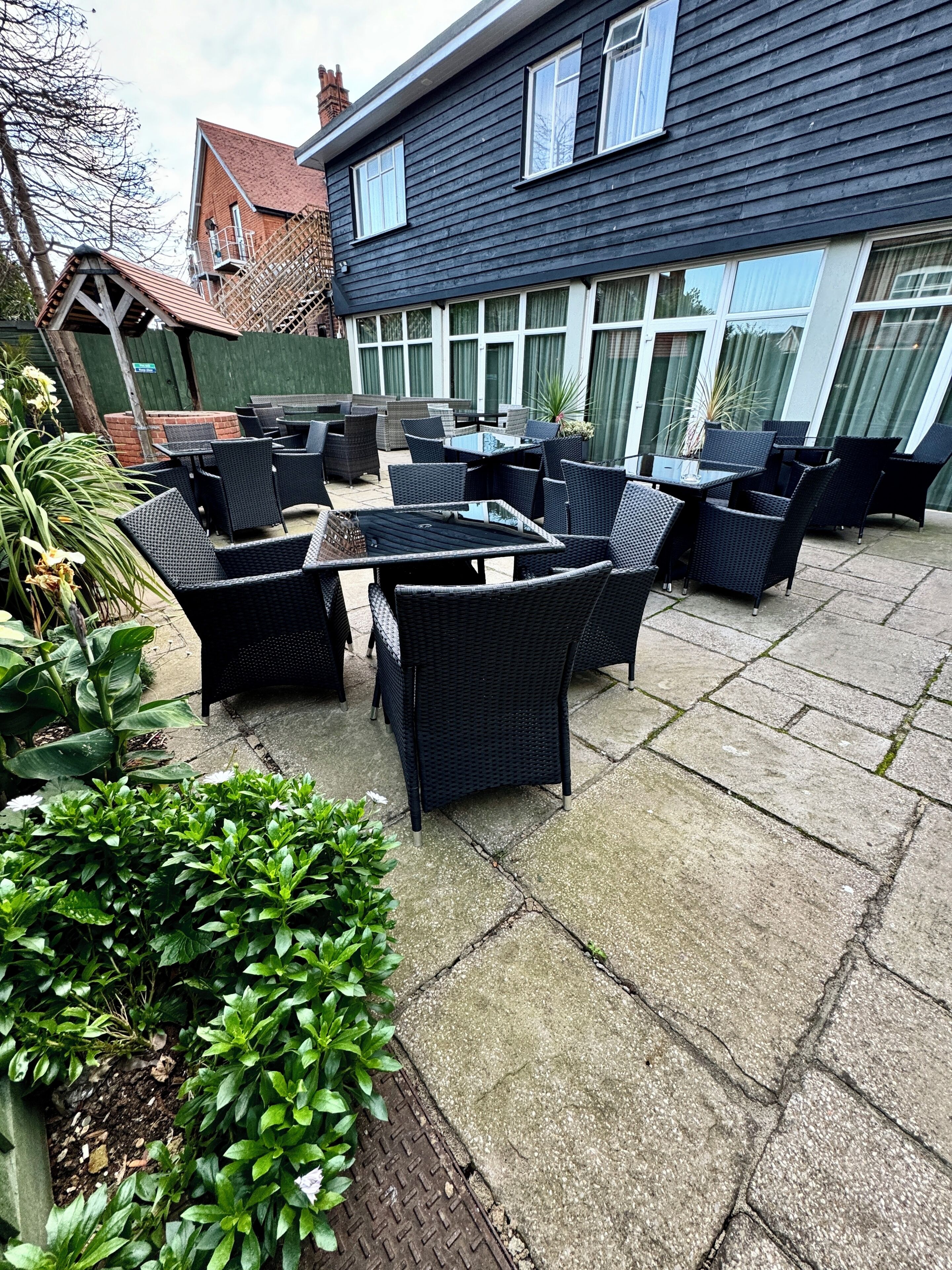 Déjeuner et dîner servis sur place, spécialités Cuisine internationale