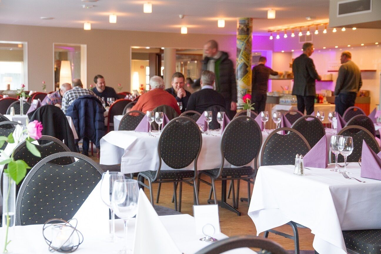 Déjeuner et dîner servis sur place