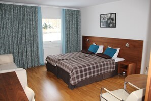 Business Double Room (Lux) | Desk, iron/ironing board, free WiFi, bed sheets - Hotell Åsen (Anderstorp)