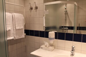 Desk, iron/ironing board, free WiFi, bed sheets - Hotell Åsen (Anderstorp)