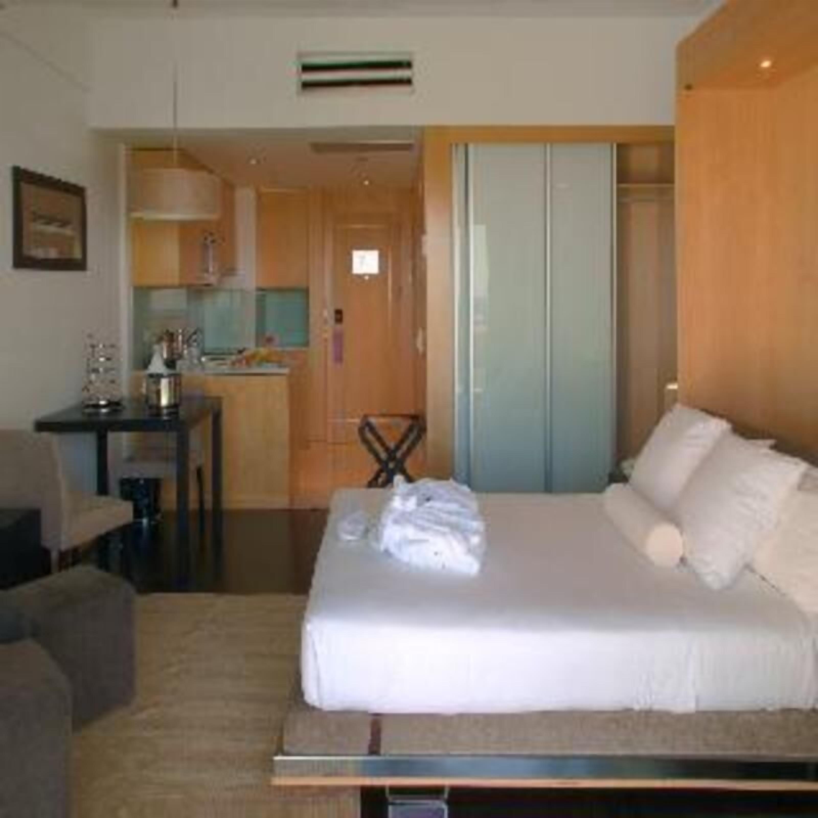 Ropa de cama hipoalergénica y minibar 