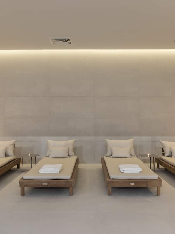 Couples treatment room(s), sauna, steam room, body treatments