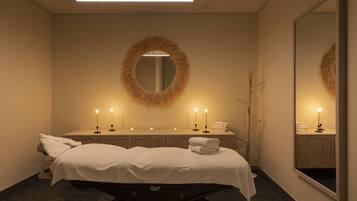 Couples treatment room(s), sauna, steam room, body treatments