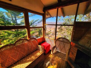 Camera Superior, 1 letto queen, caminetto, vista città | Biancheria da letto ipoallergenica, copriletto in piuma