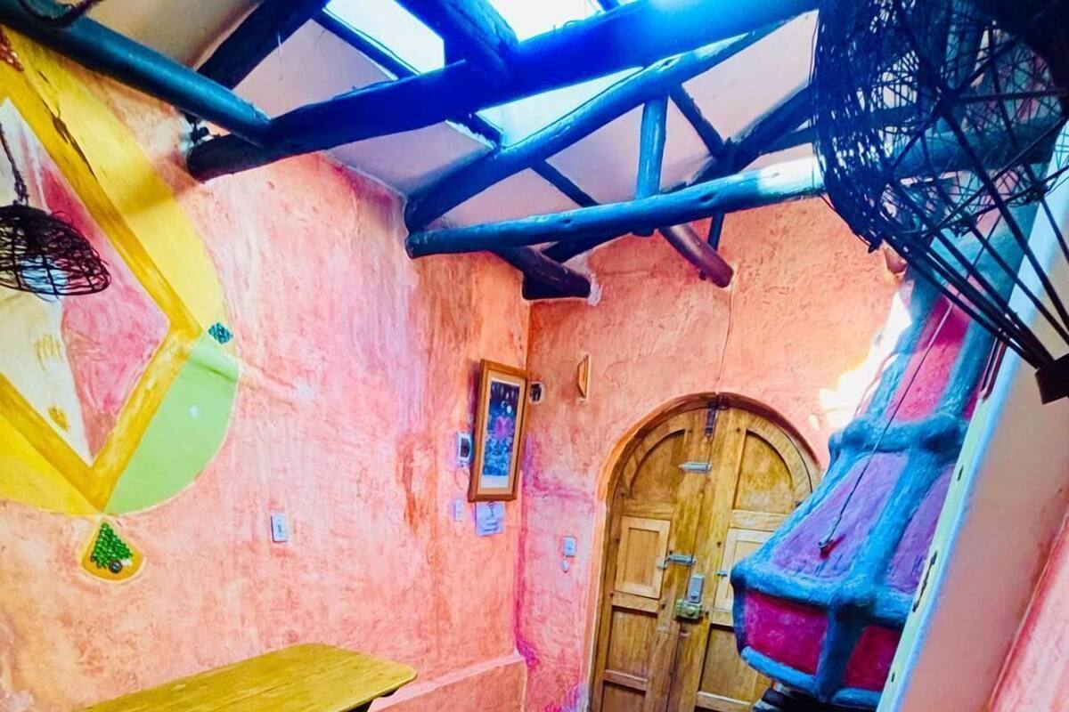 Romantic Room | 1 bedroom, hypo-allergenic bedding, down comforters, in-room safe