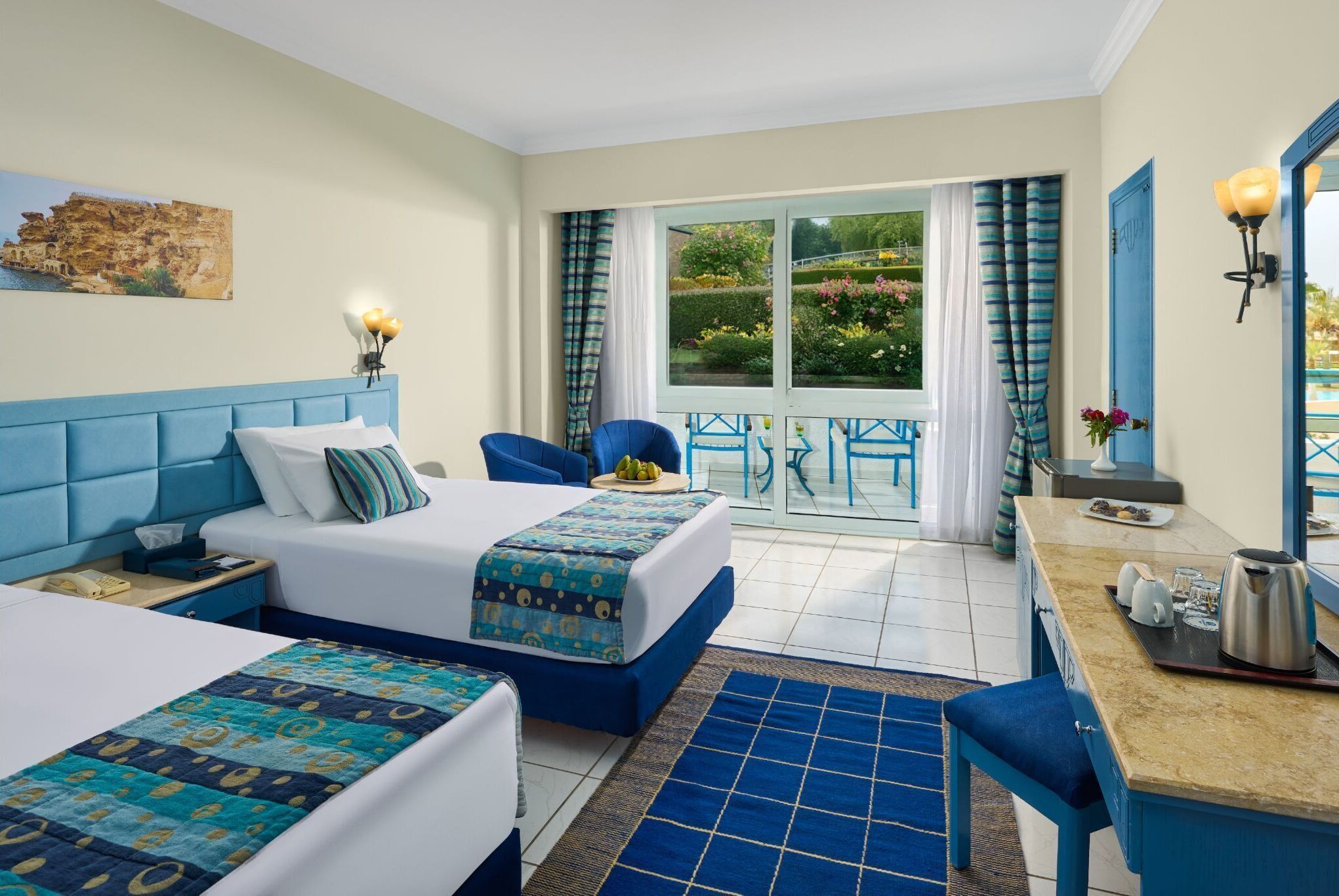 Quarto superior, vista para o jardim | Frigobar, cofres nos quartos, Wi-Fi de cortesia, roupa de cama