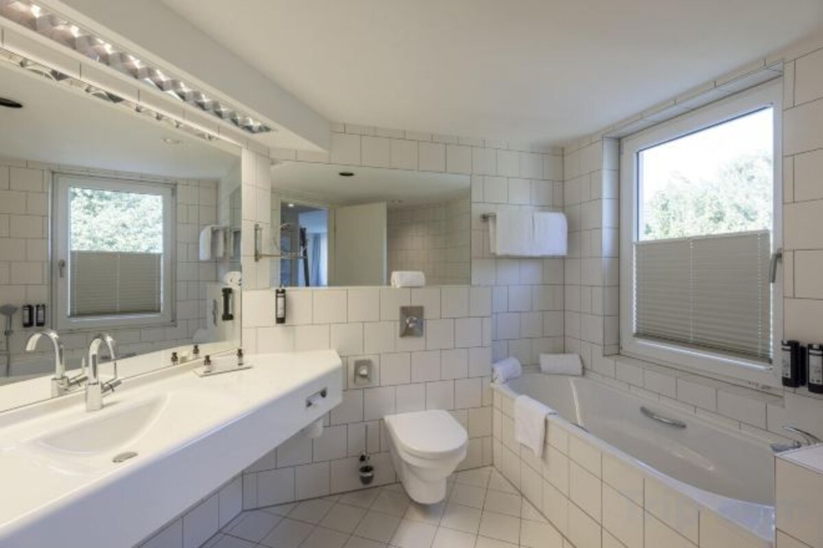 Bathroom | Free toiletries, hair dryer, towels, soap