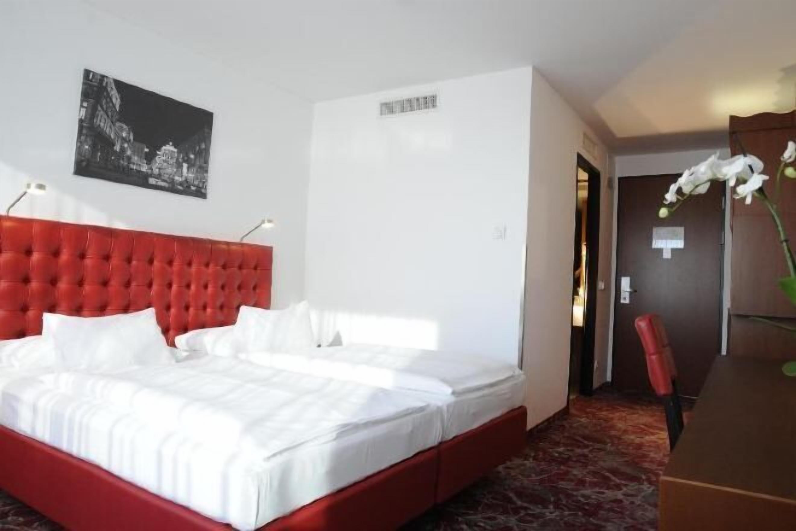 Caja fuerte, escritorio, espacio para trabajar con un portátil