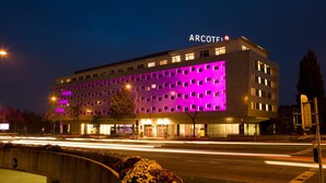 A multi-story hotel with a modern design, featuring a prominent "ARCOTEL" sign on the top. - ARCOTEL Kaiserwasser Vienna (Vienna)