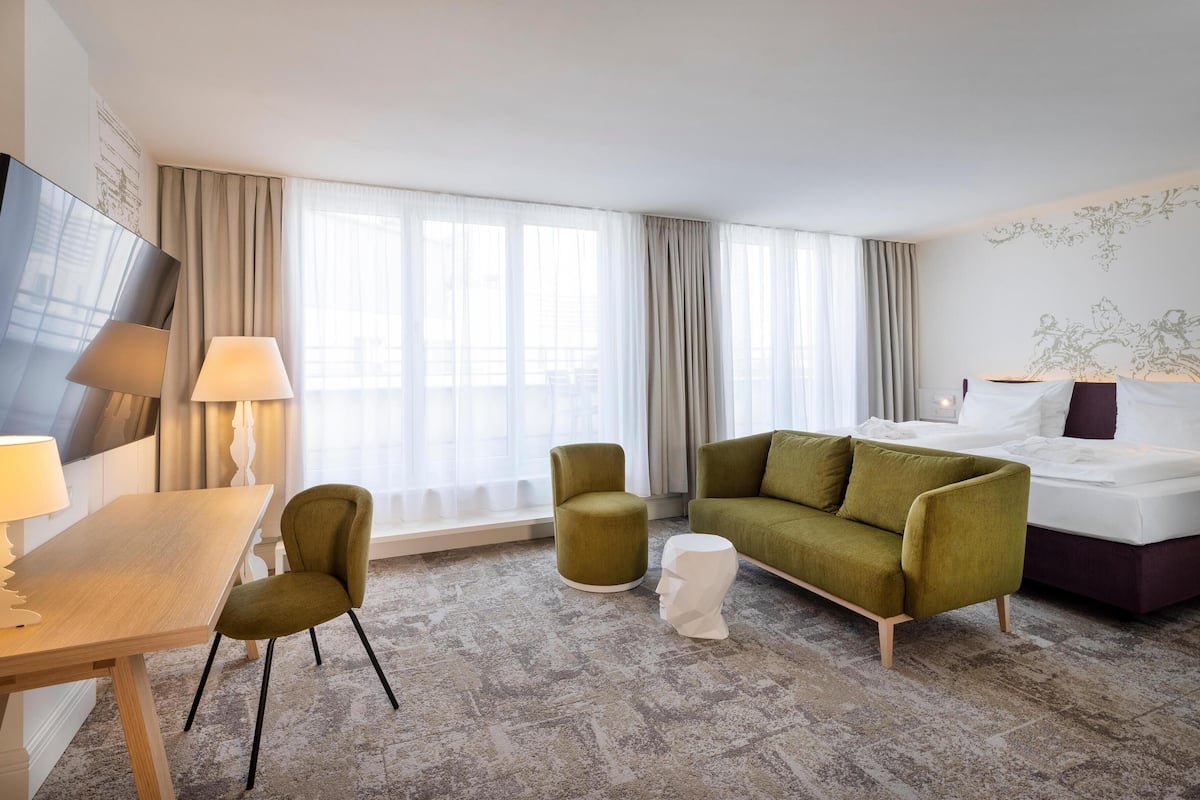 Junior Suite (Deluxe)