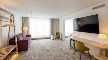 Suite | In-room safe, desk, laptop workspace, blackout drapes