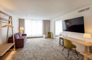 Suite | Safe på rommet, skrivebord og skrivebord for bærbar PC