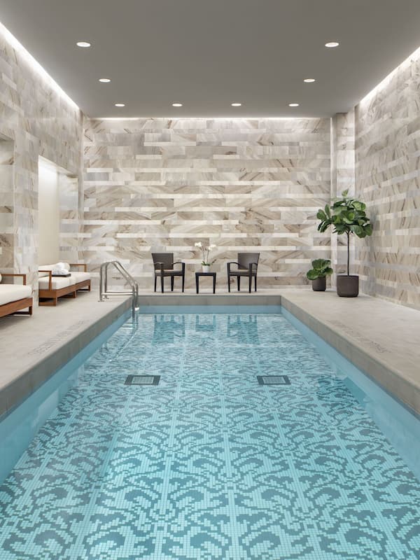 Indoor pool, sun loungers