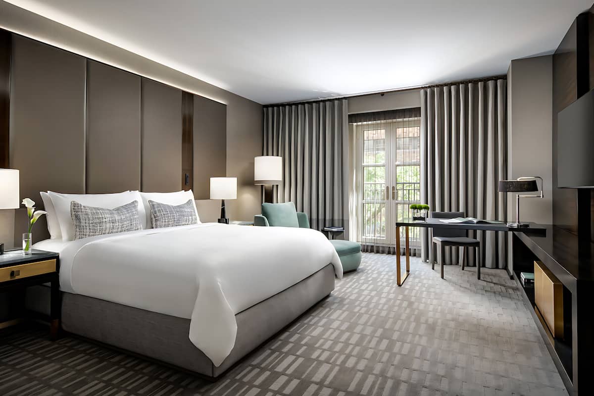 deluxe room, 1 king bed | premium bedding, pillow-top beds, minibar, in-room safe