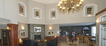 Lakeview Inns & Suites - Fort Nelson