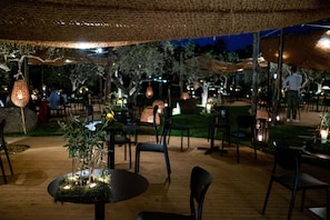 2 bar/lounge