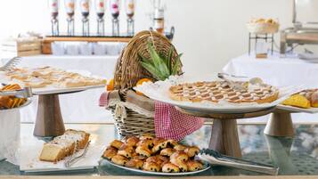 Free daily buffet breakfast