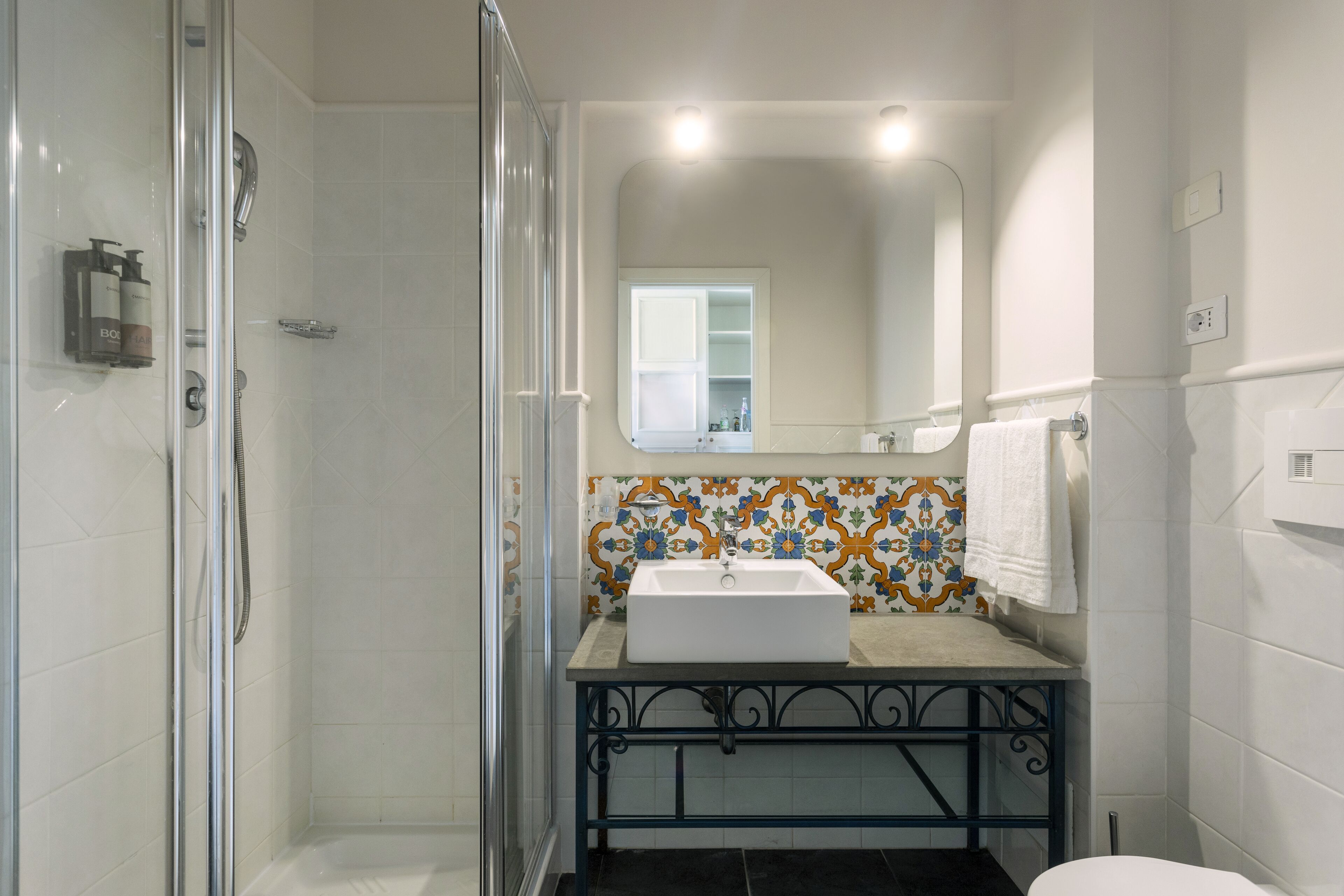 shower, free toiletries, hair dryer, bidet