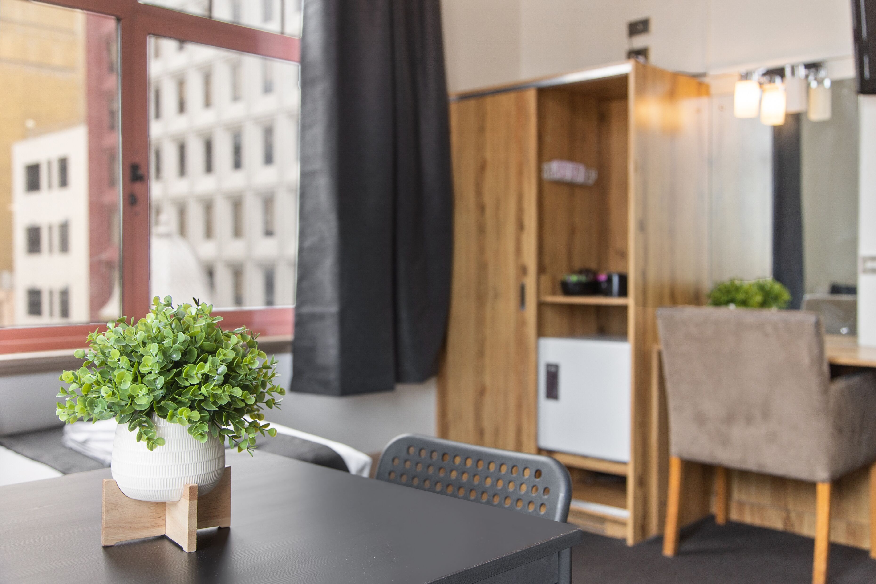 华丽双床房 | 办公桌、遮光窗帘、熨斗/熨衣板、婴儿床